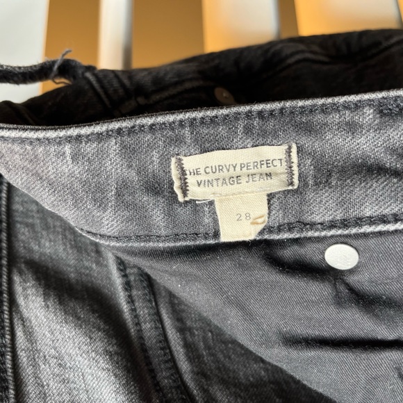 Madewell Curvy Perfect Vintage Jean - size 28 in black wash - Picture 3 of 5